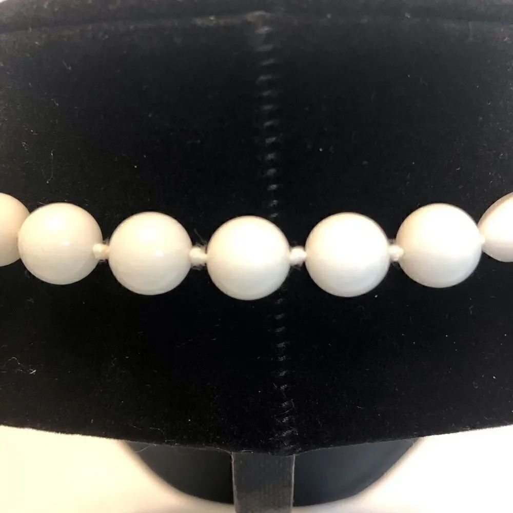 Vintage White quartz hand knotted necklace - Picture 4 of 5